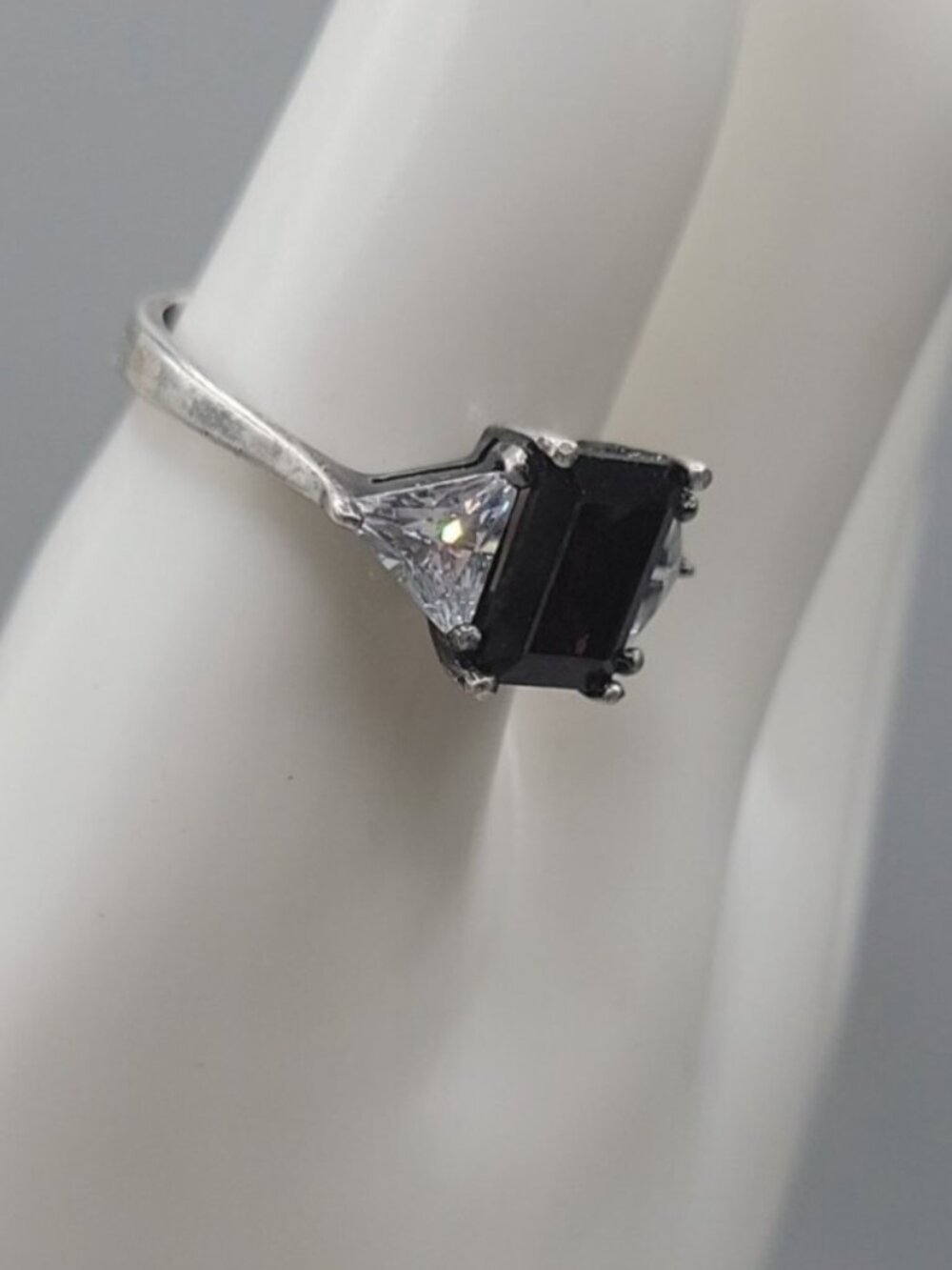 JC Sipes Sterling Silver Pyrope Garnet Ring Trillion Cut Cubic Zirconia SZ 9 - Picture 5 of 15